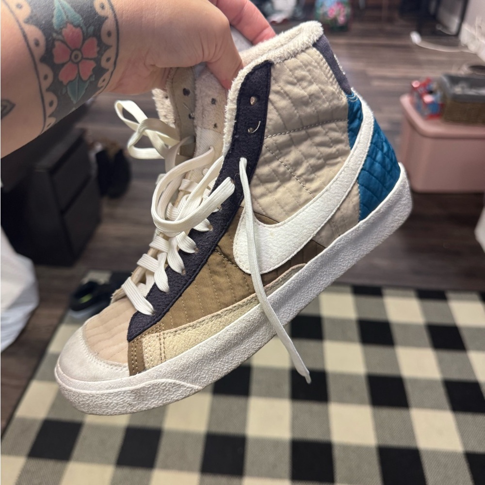Nike High-Top Sneakers - Picture 3 of 5